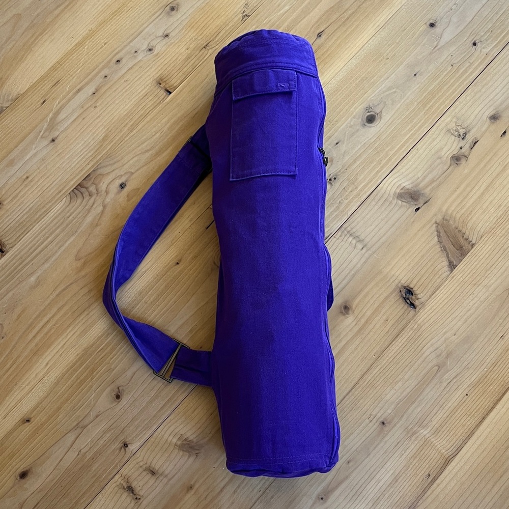 GAIAM Purple Yoga Mat Carrier Bag with Adjustable Strap and Pockets - Picture 2 of 5